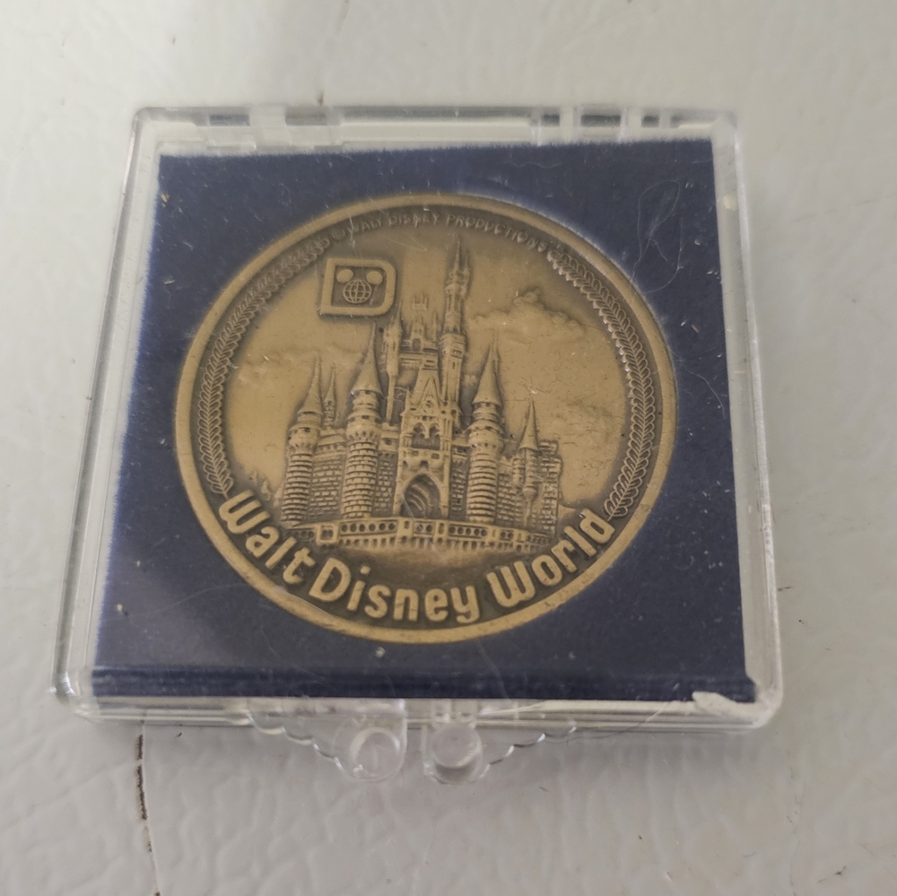 Vintage Walt Disney World  5 lands Medallion
